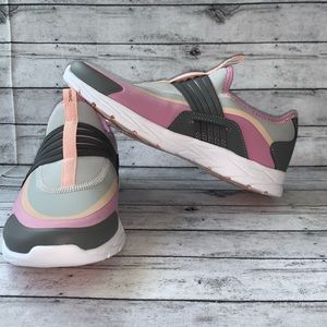 Vionic Vayda Slip on tennis shoes size 7 1/2